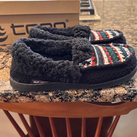 Muk Luks Women's Anais Moccasin Slippers Worn Once - Size L - Color Black Geo - Picture 6 of 6